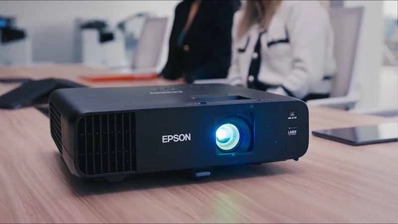بررسی ویدئو پروژکتور لیزری بی‌سیم Epson Pro EX11000